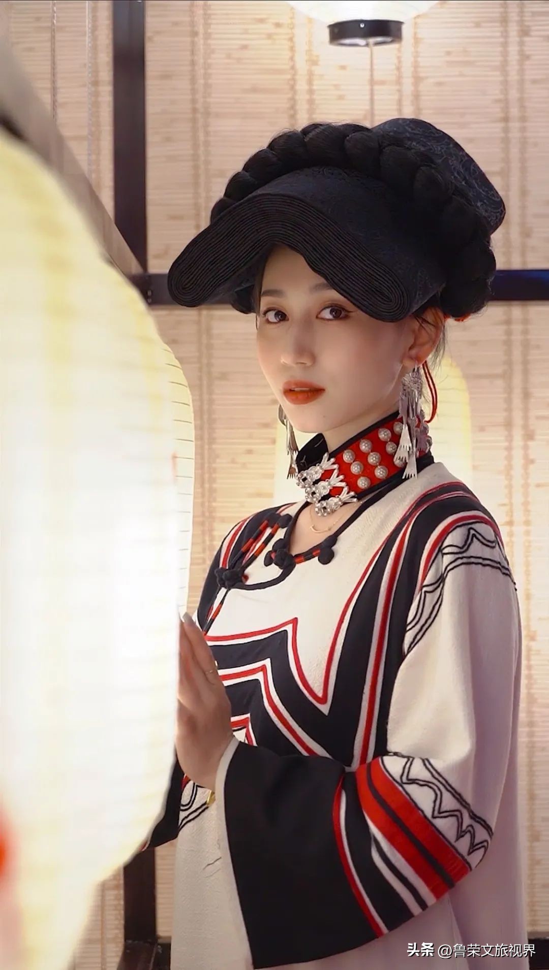 90后湖北姑娘拍56个民族服饰抖音,95后女孩耗时247天拍摄56民族服饰