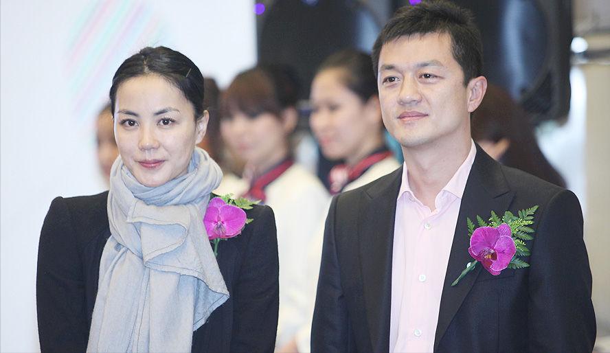 王菲和谢霆锋二人差几岁,王菲和谢霆锋以前结过婚吗