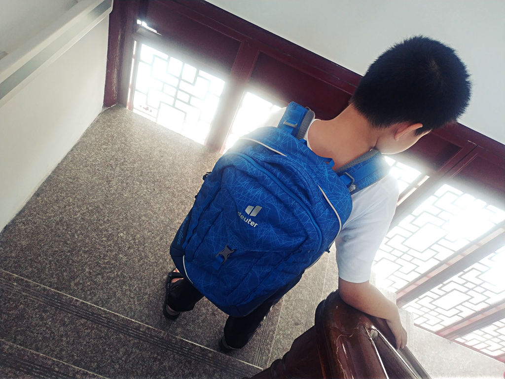 保护脊柱,健康成长:多特(Deuter)Ypsilon优习护脊中学生书包