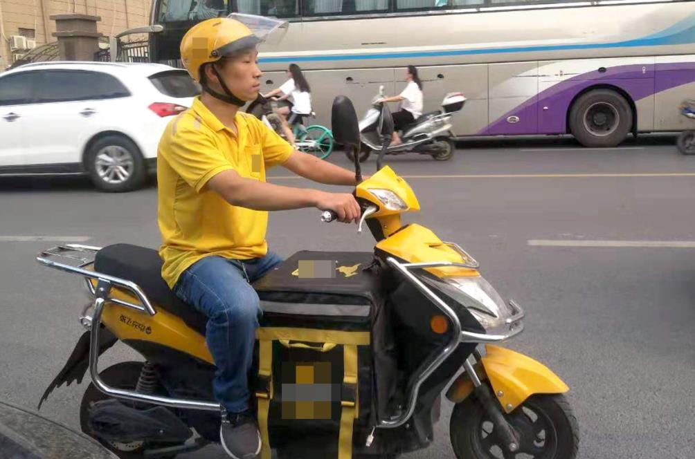 外卖大叔养女儿四年不是亲生,外卖大叔发现爱女非亲生