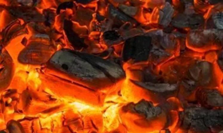 火焰山燃烧,火焰山熄灭的视频