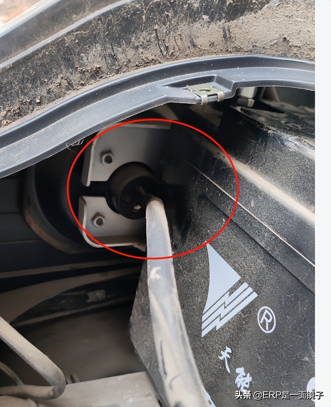 大阳巧客s2更换电瓶教程,大阳巧客c2收音机怎么拆