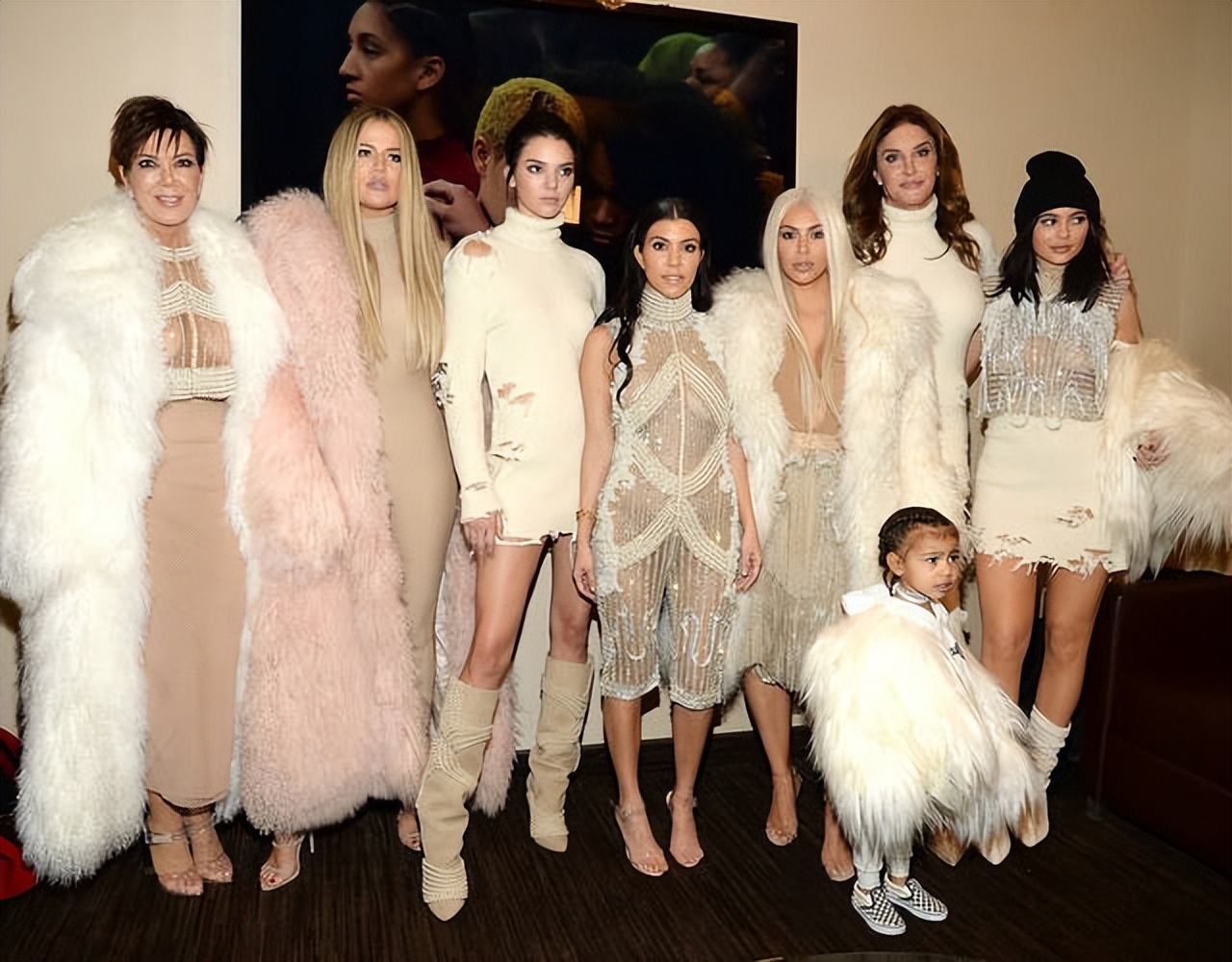 美国白手起家的女富豪12亿美金,美国女明星霉霉收入