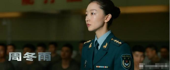 周冬雨相貌平平为什么那么火,周冬雨为什么一出道资源就那么好
