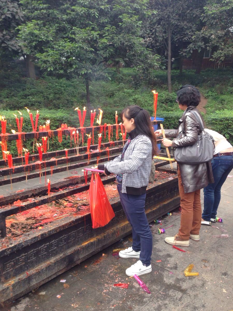 烧香烧到长生香有什么好处,烧断头香代表什么