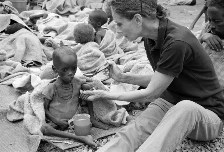 2013年，非洲2岁“巫童”遭父母遗弃，饿得皮包骨，如今还活着吗