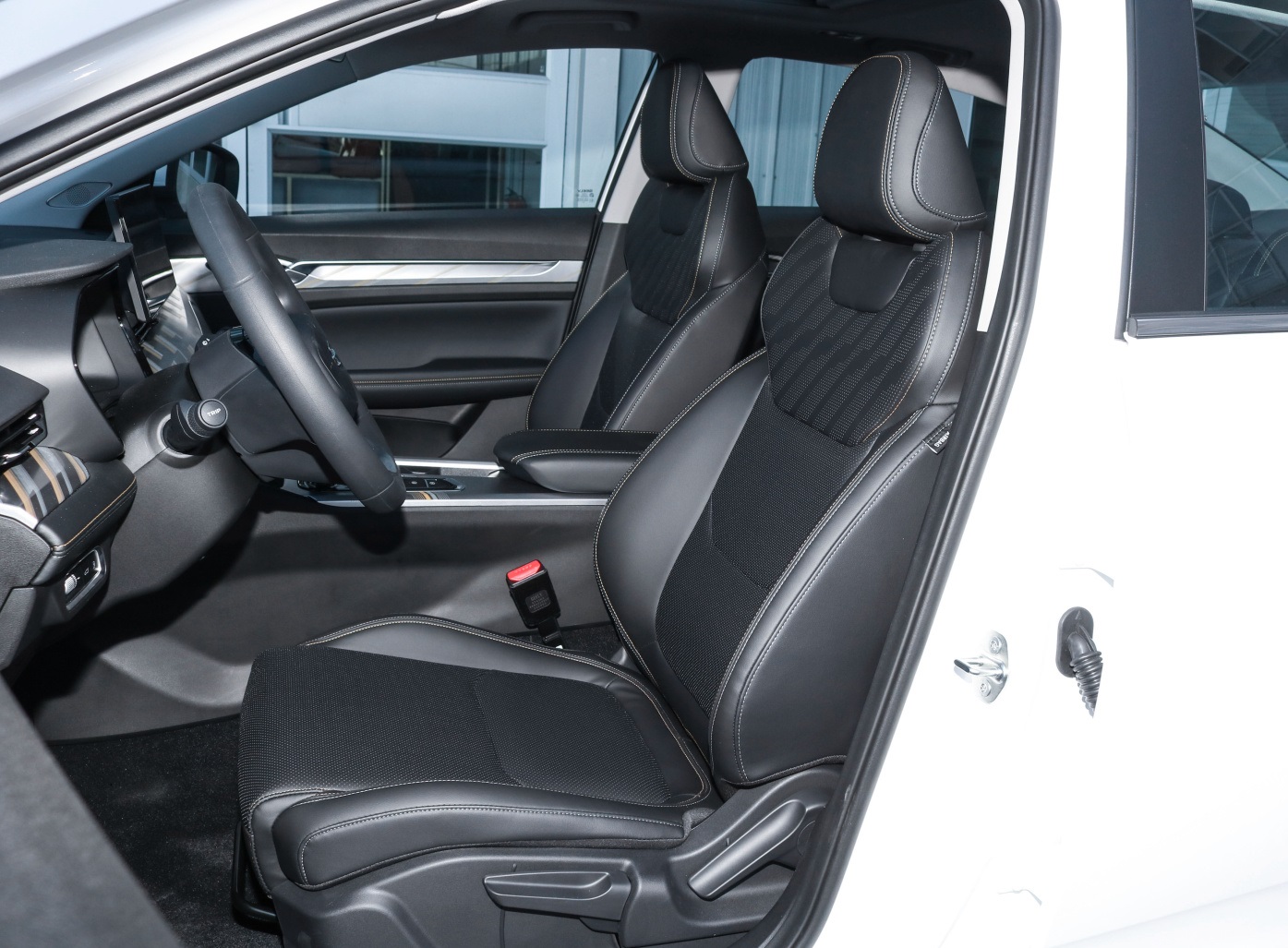 家用轿车建议选紧凑型车，看看这三款，省油，空间大，安全配置多