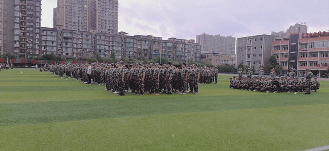 军训晒伤脸脱皮怎么办,军训会把头皮被晒伤吗