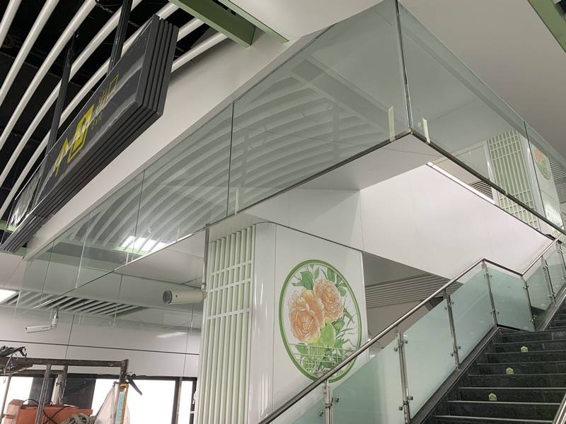 玻璃挡烟垂壁安装示意图,玻璃挡烟垂壁安装图片