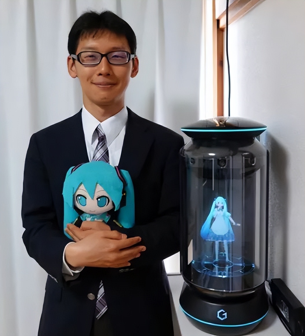 日本男人娶初音未来,日本男子花200万娶初音未来