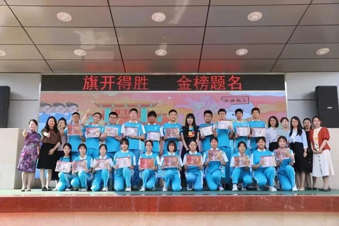 九年磨剑酬壮志百日冲刺战中考,九年寒窗奋力拼搏冲刺中考