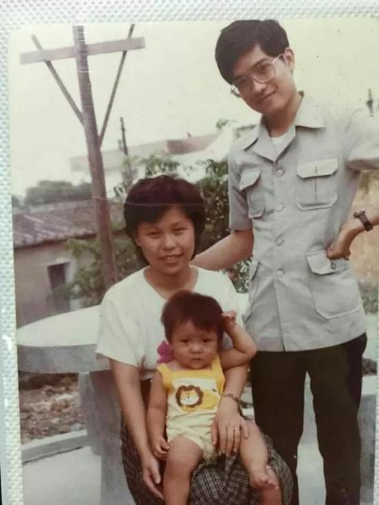 *咸平郎**：学渣逆袭成学霸，好好的经济专家不做，要做“江湖*子骗**”