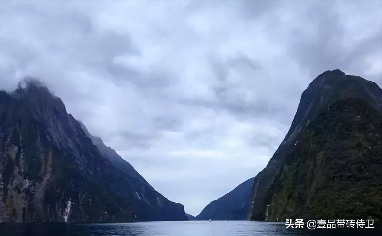 李白写的望天门山诗,李白的望天门山赏析