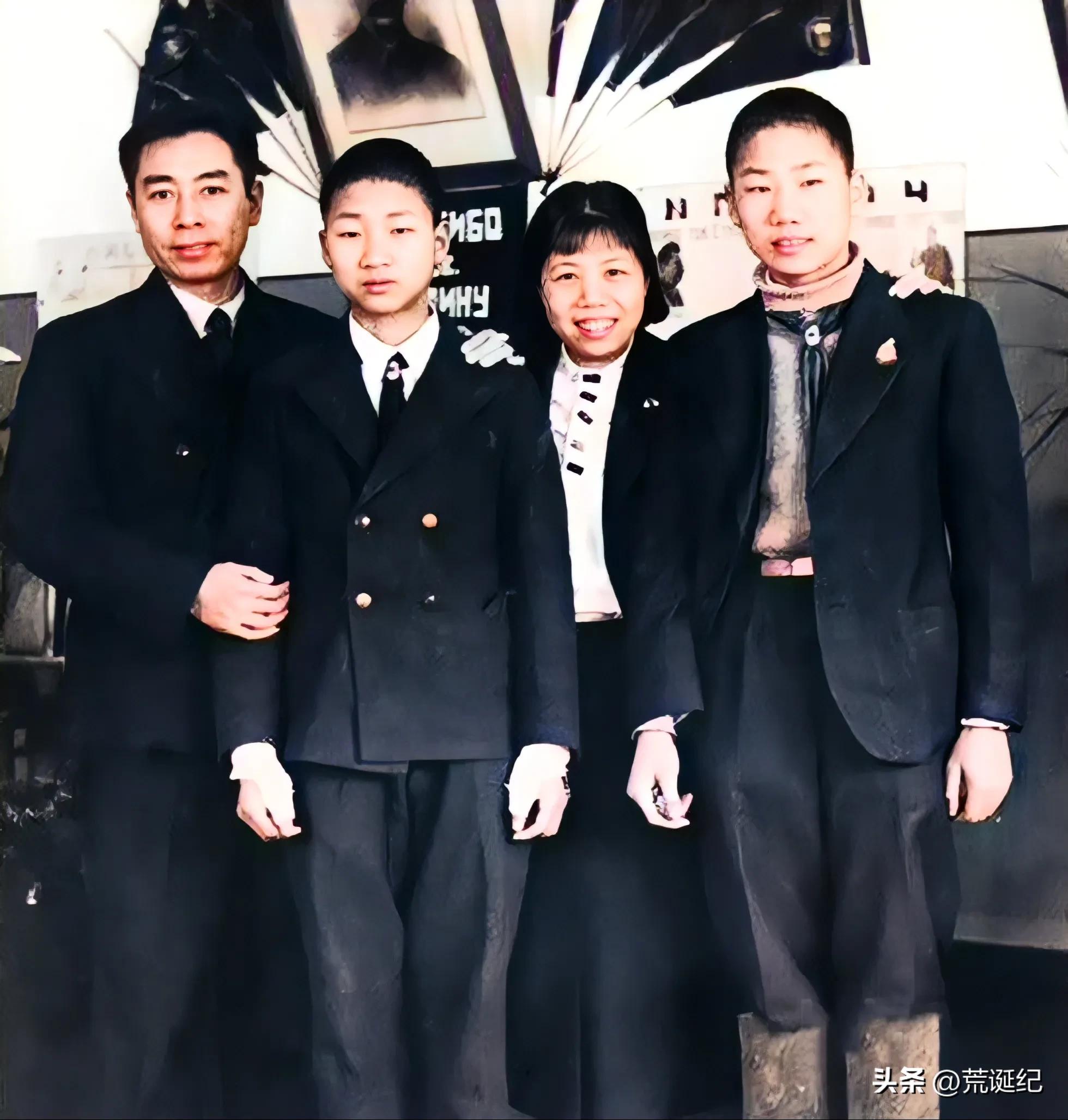 毛主席出生时，教书先生为何给他起了“*东泽**”这个名字？