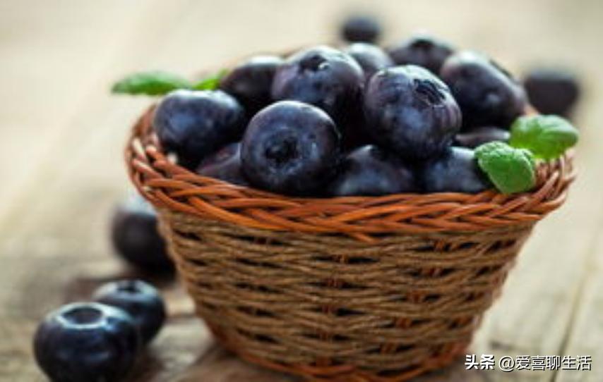 眼睛干涩要吃什么食物比较好,专业保护眼睛干涩的神奇食物