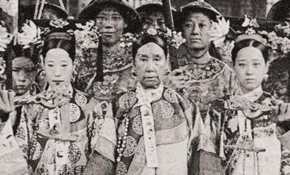 清朝慈禧跟妃子们的照片,清朝妃子真实照片慈禧太后