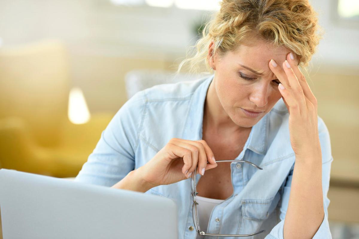 48岁女人有白发吃叶酸能行吗,48岁的女人吃叶酸还是吃善存