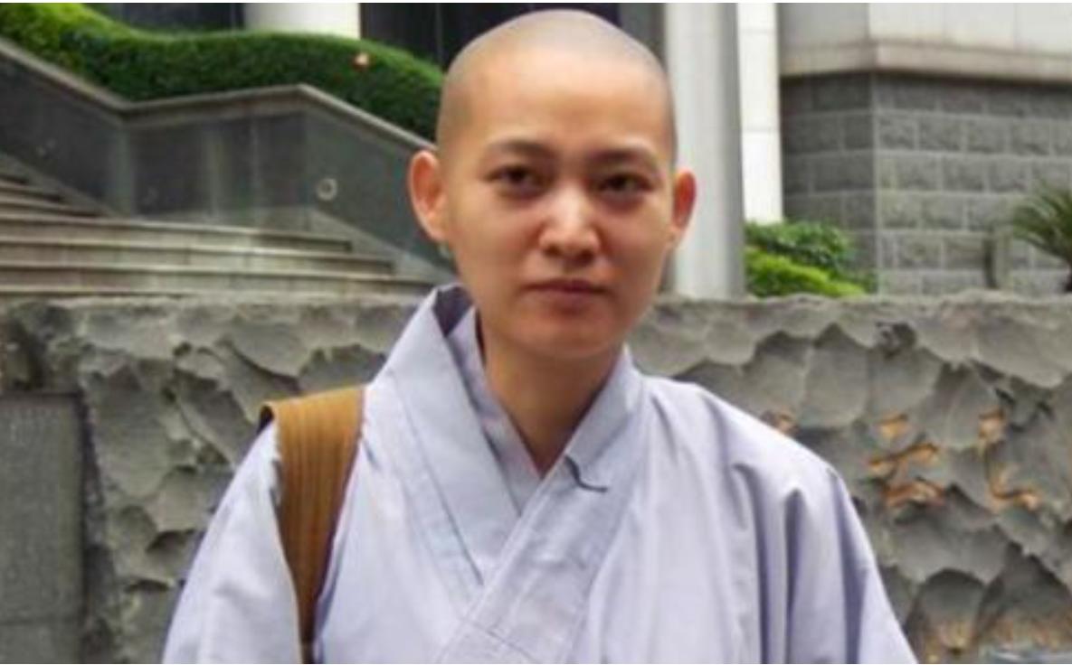 广东女孩被母亲送精神病院出家,被父母三次送精神病院后出家