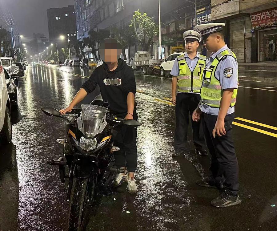 炸街摩托车违法行为专项整治行动,查处飙车炸街