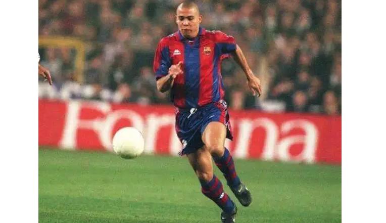 罗纳尔多巴萨连过7人,罗纳尔多一共进球