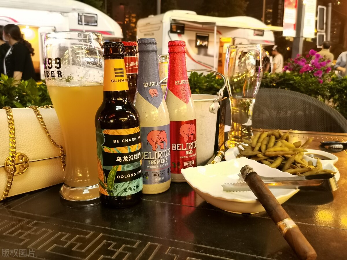 法律规定严禁向未成年出售烟酒,呼吁禁止向未成年人出售烟酒