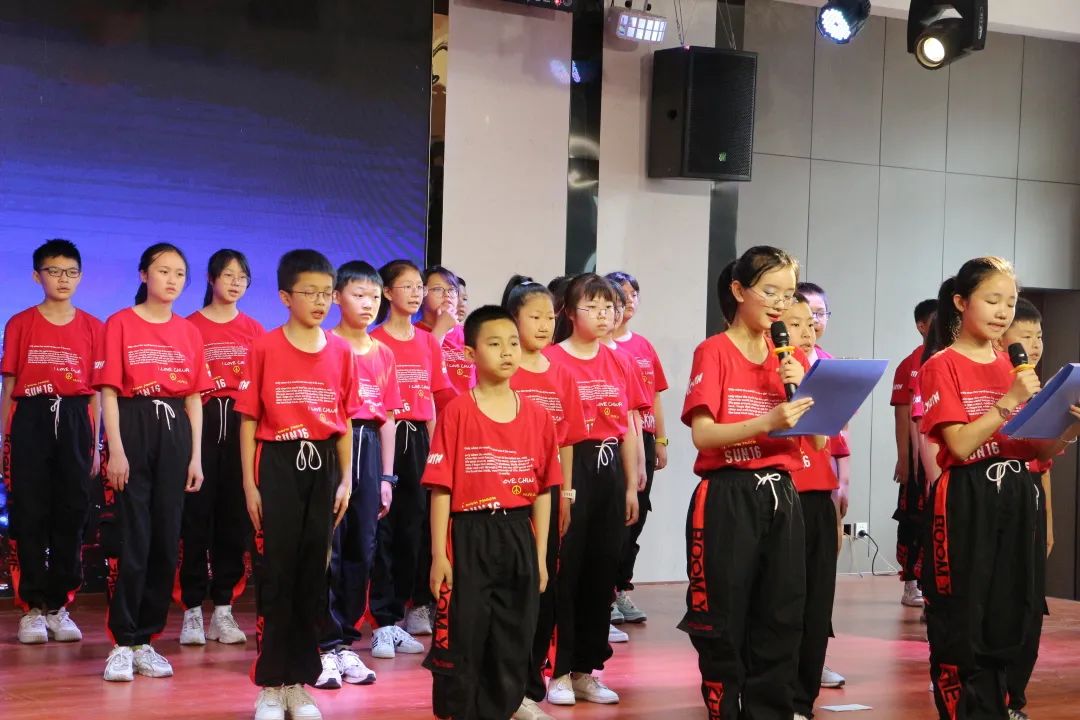 万二小举行2016级毕业典礼暨毕业班综合素质拓展活动