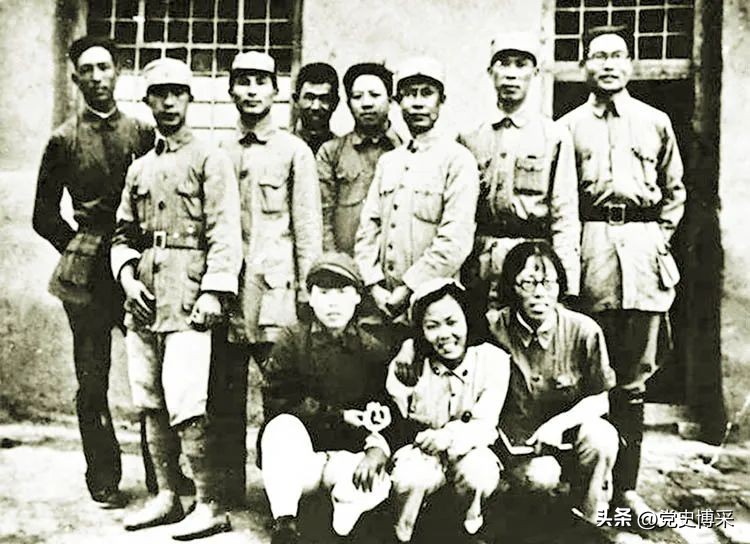 陈奇涵：革命资历堪比元帅的开国上将，毛主席称他是赣南农*运民**动的一面旗帜，大授衔时自报“中将”