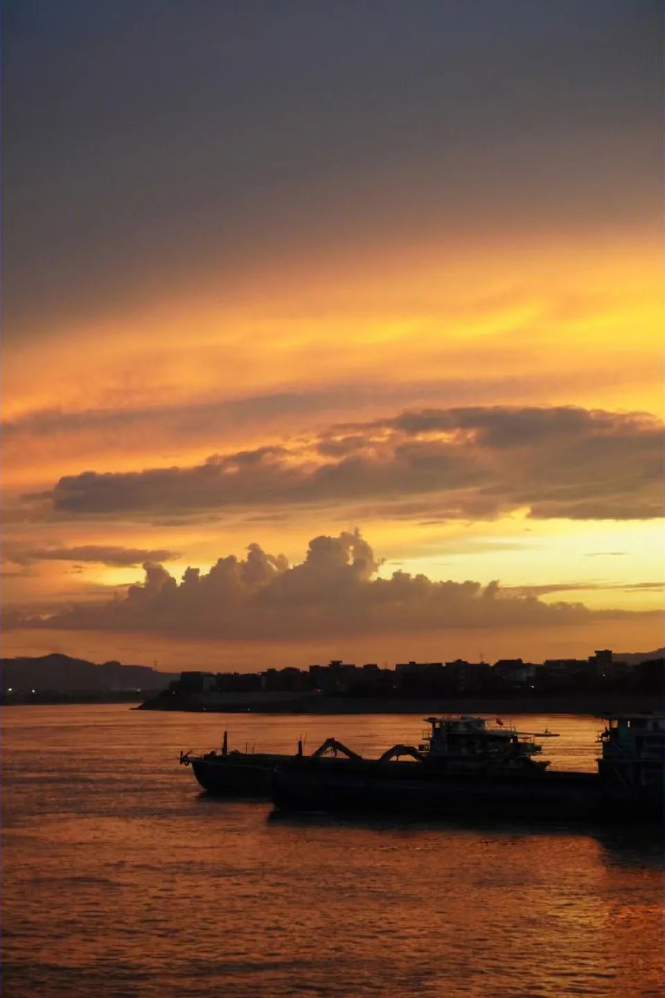 回到早睡早起的日子,回老家朝九晚五