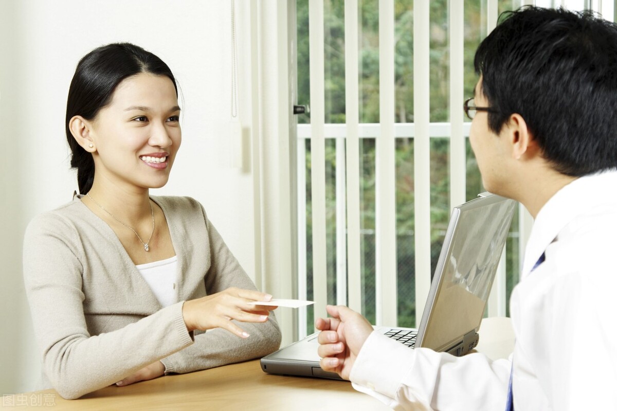 农业银行每月定投一千股好吗,农业银行股票1万股每年收益