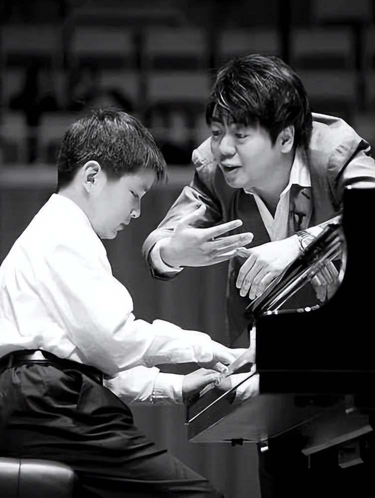 李云迪郎朗三个钢琴家,世界钢琴家排名郎朗和李云迪