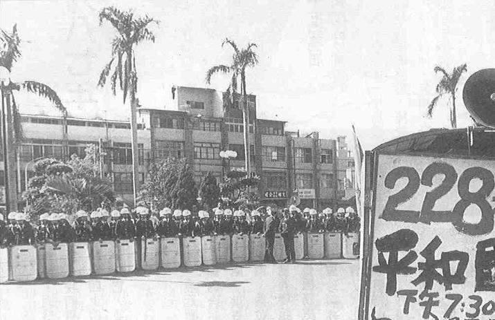 雕像被斩首、枪击、泼油漆！“*独台**分子”为何这么痛恨蒋介石？