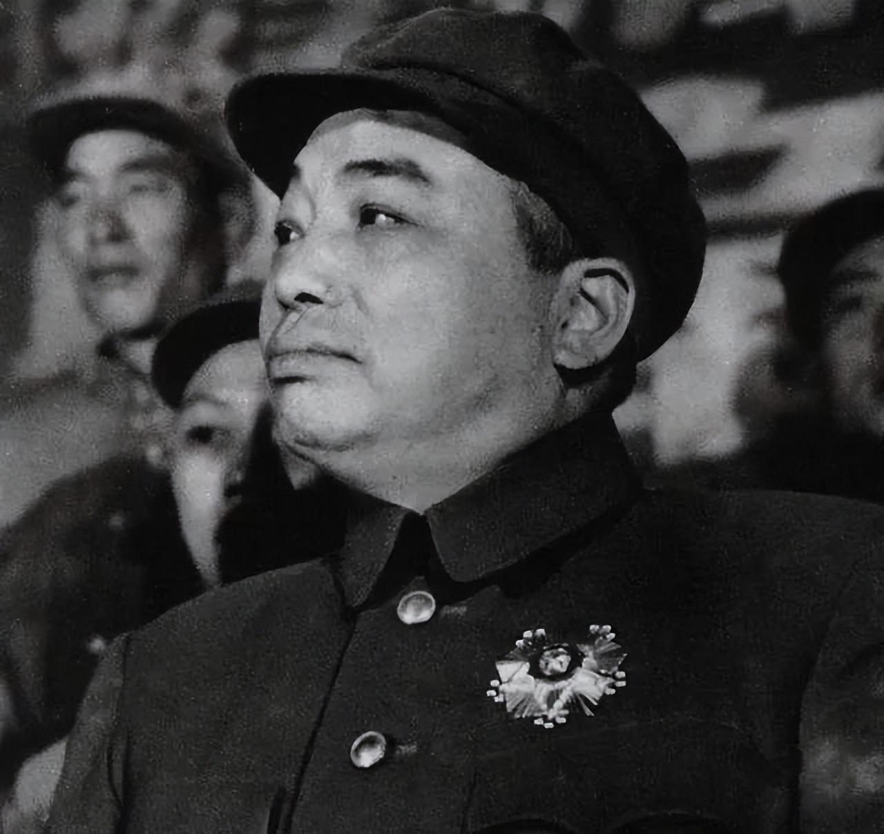 金日成敬酒，洪学智不喝，彭老总说：不能喝也得喝