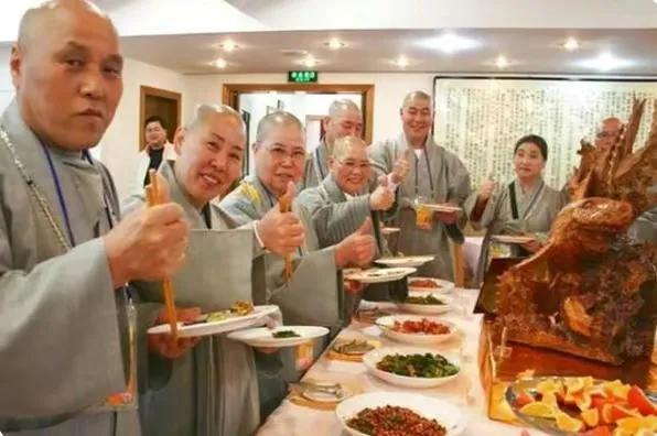 去当和尚的好处,出家的和尚是否会接触社会