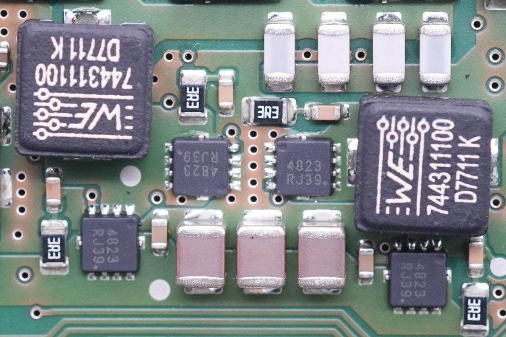 宝马5系无线充电拆解,宝马5系充电器怎么拆