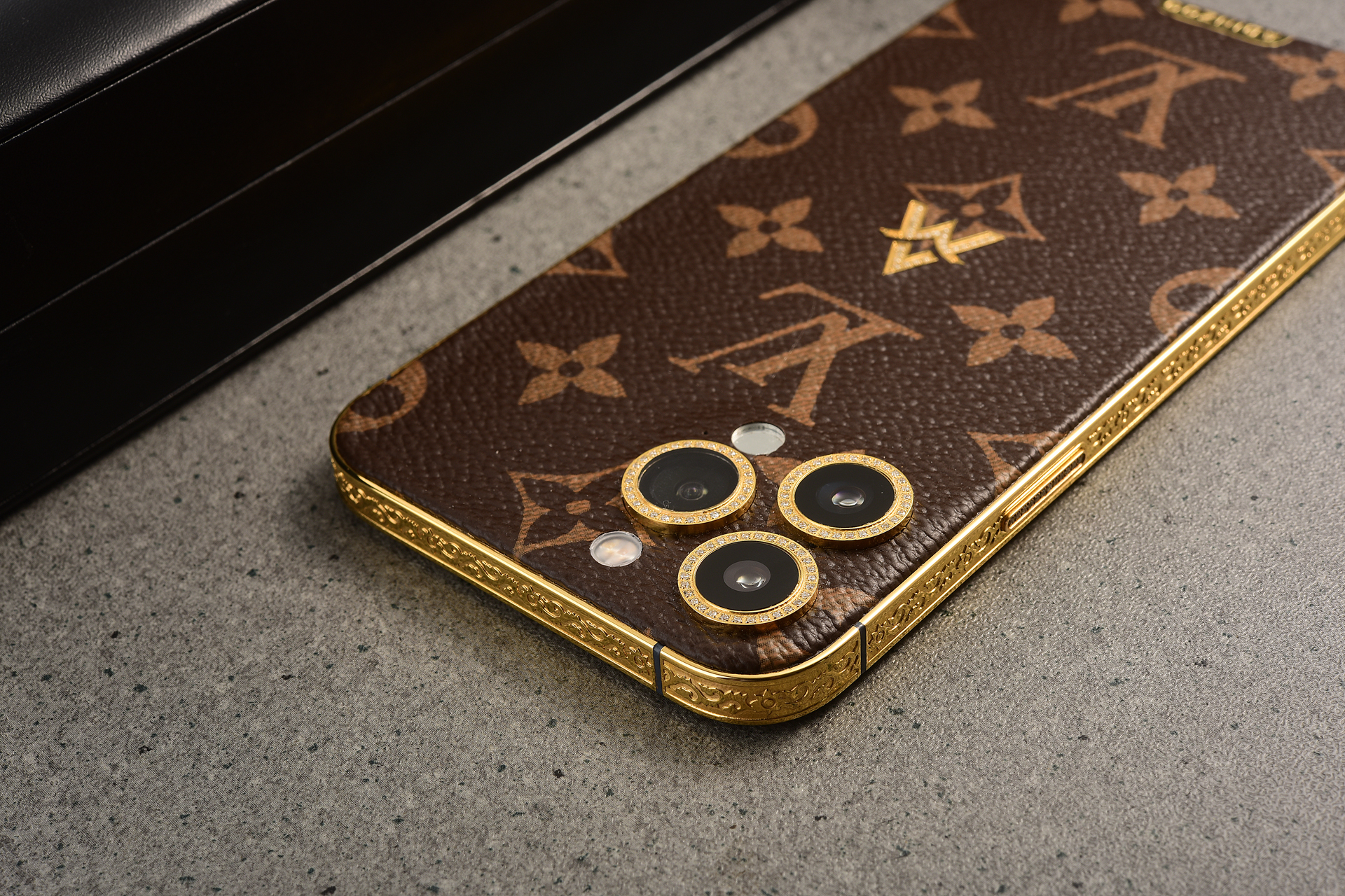 lv定制的iphone13pro价格,纯金打造的iphone13pro