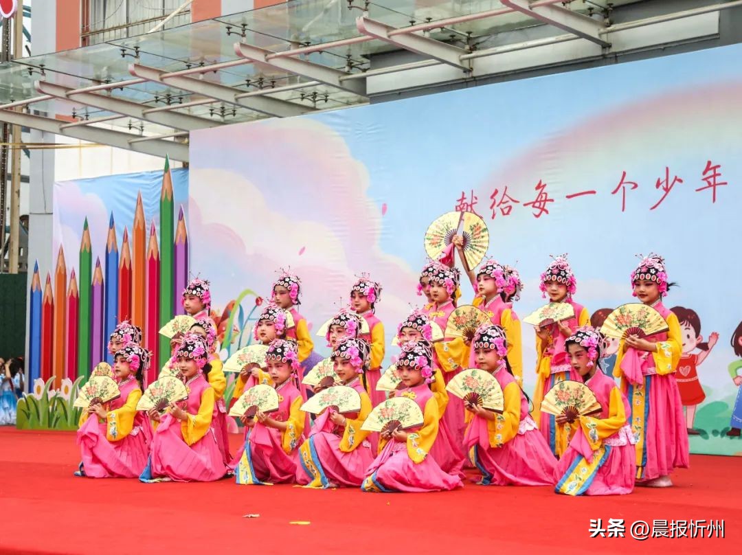 代代校领导接力，推动高质量发展！六一，忻州市七一路小学“超燃”