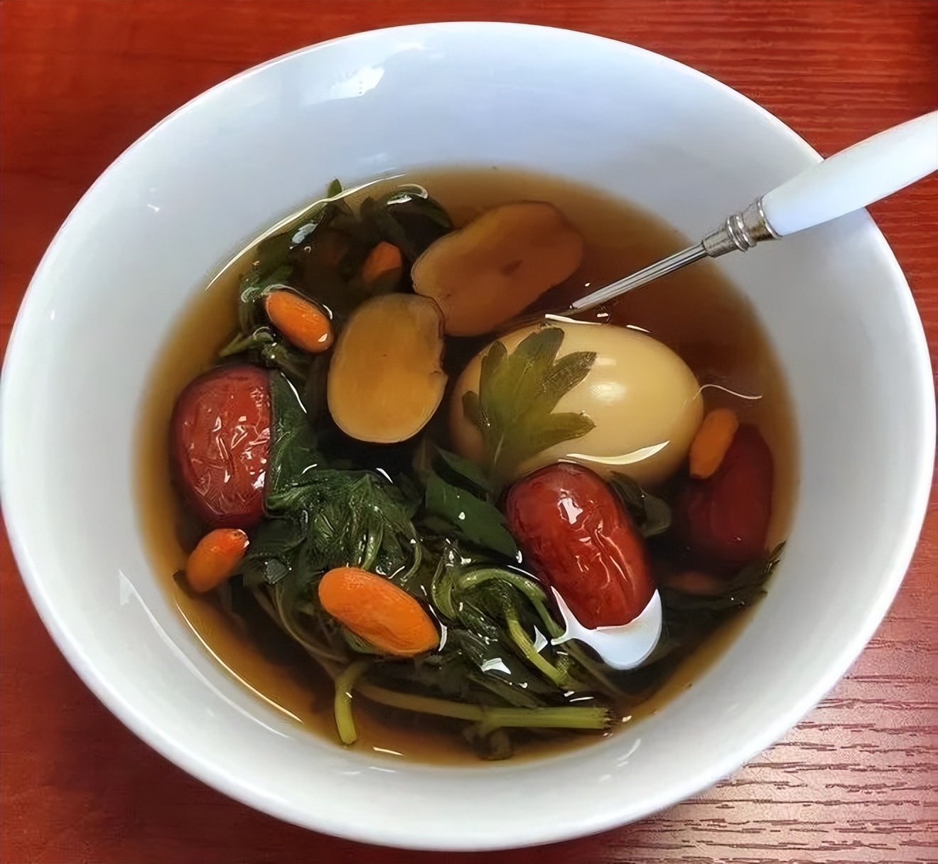 五毒月来临，善用此草可抵万千药方，降压排毒又补肾！医生都在偷偷用