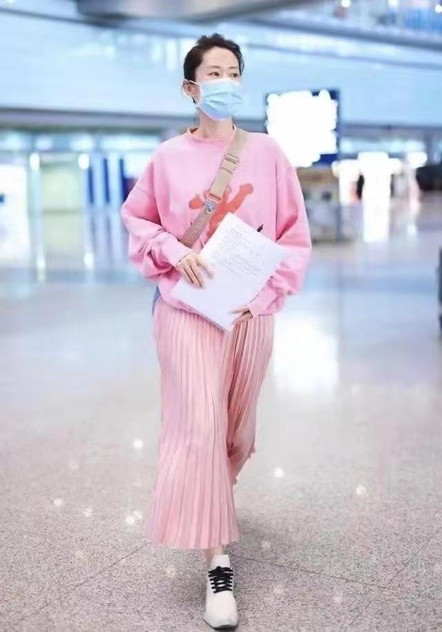 刘敏涛同款穿搭,刘敏涛穿搭白装出席活动