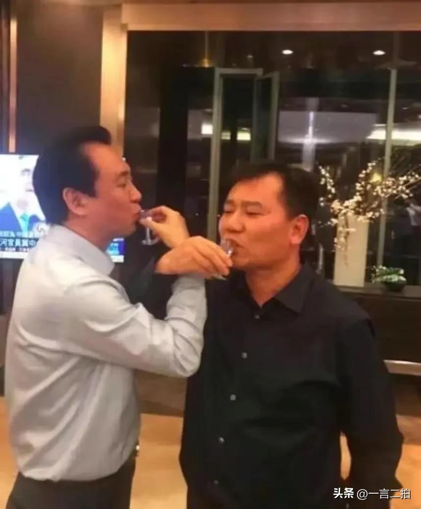 许家印：干过保安掏过粪，一朝发迹后风光无限，如今让人唏嘘