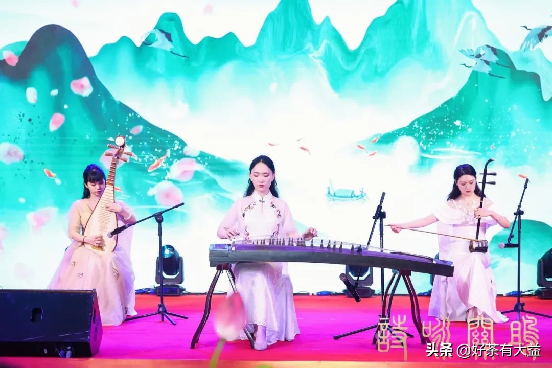 在诗与茶中感受深爱|“诗咏关雎”60周年钻石婚纪念茶会圆满举办