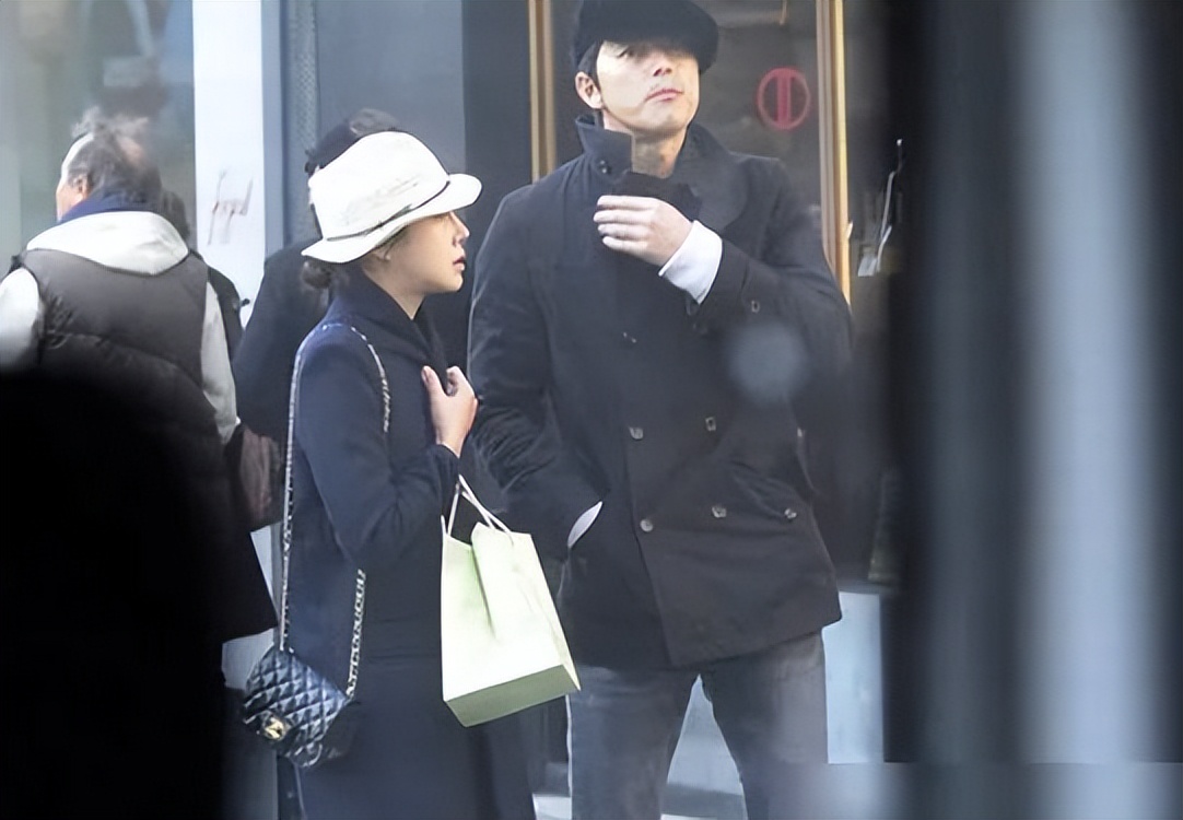 长了一张干净贵气又有书卷气的脸,长得风流倜傥情史干净的男明星