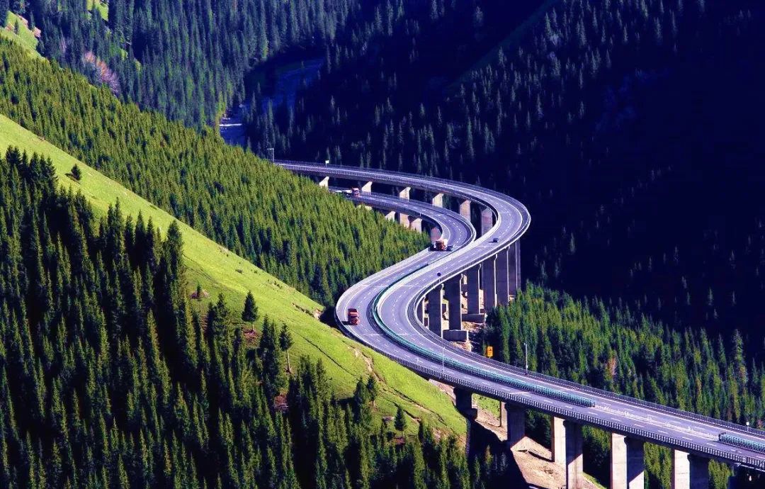 那拉提空中草原雪景照片,大草原的壮丽雪景图