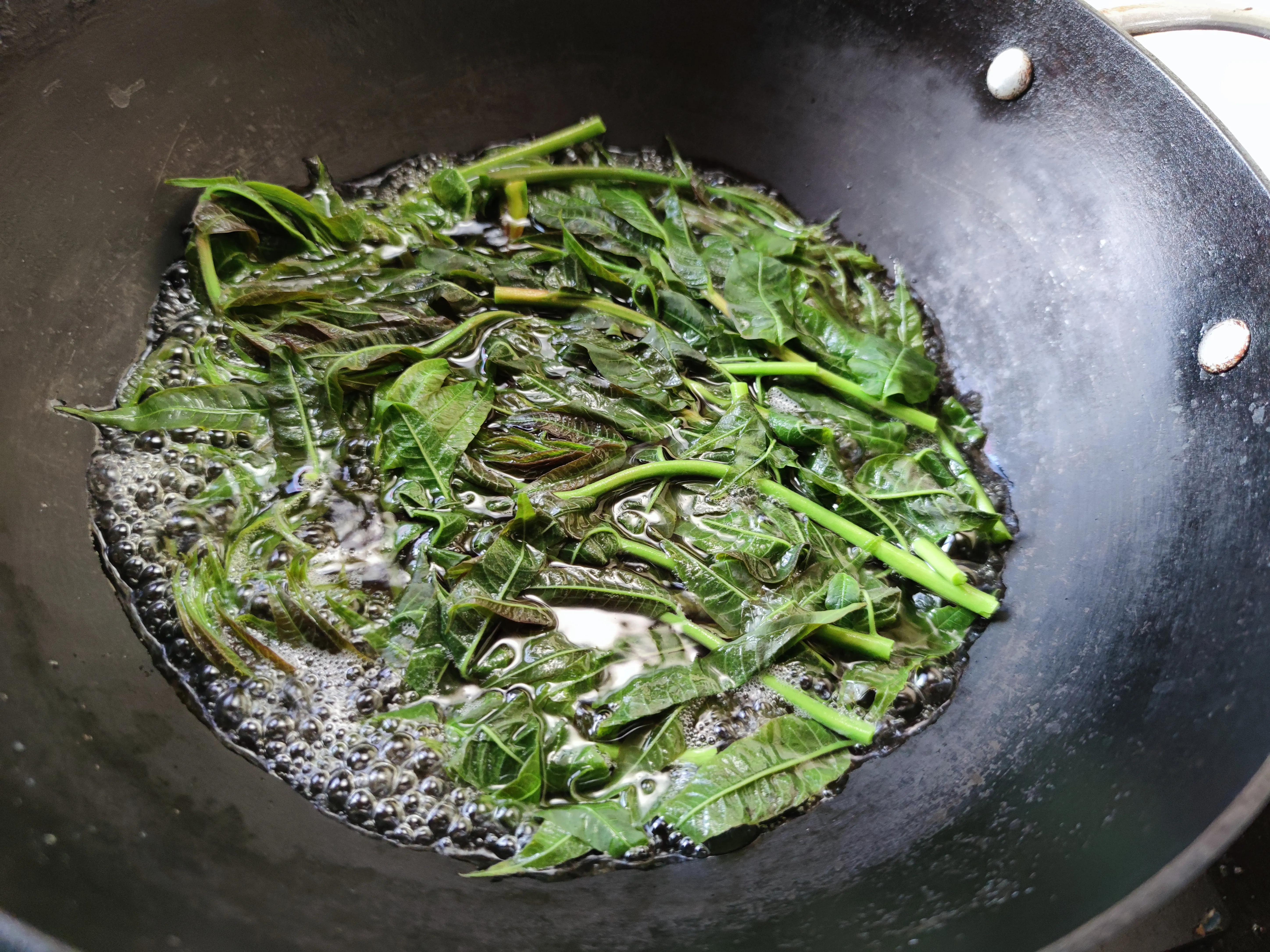 清明节拜坟应弄的食物,清明节拜祖先需要准备几个菜