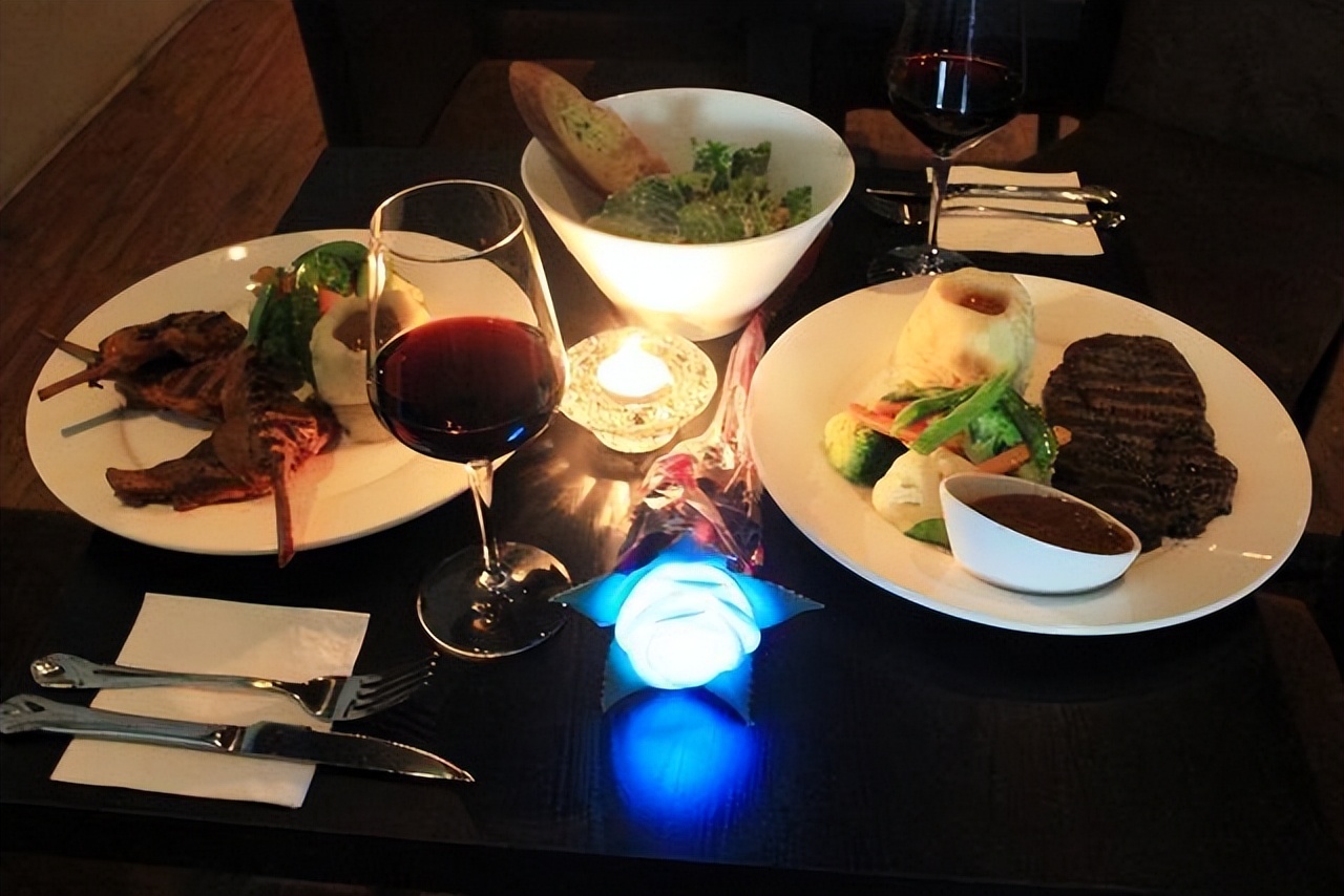 女子自带酒水去领导家中蹭饭，醉酒后与之发生关系，领导被判强奸