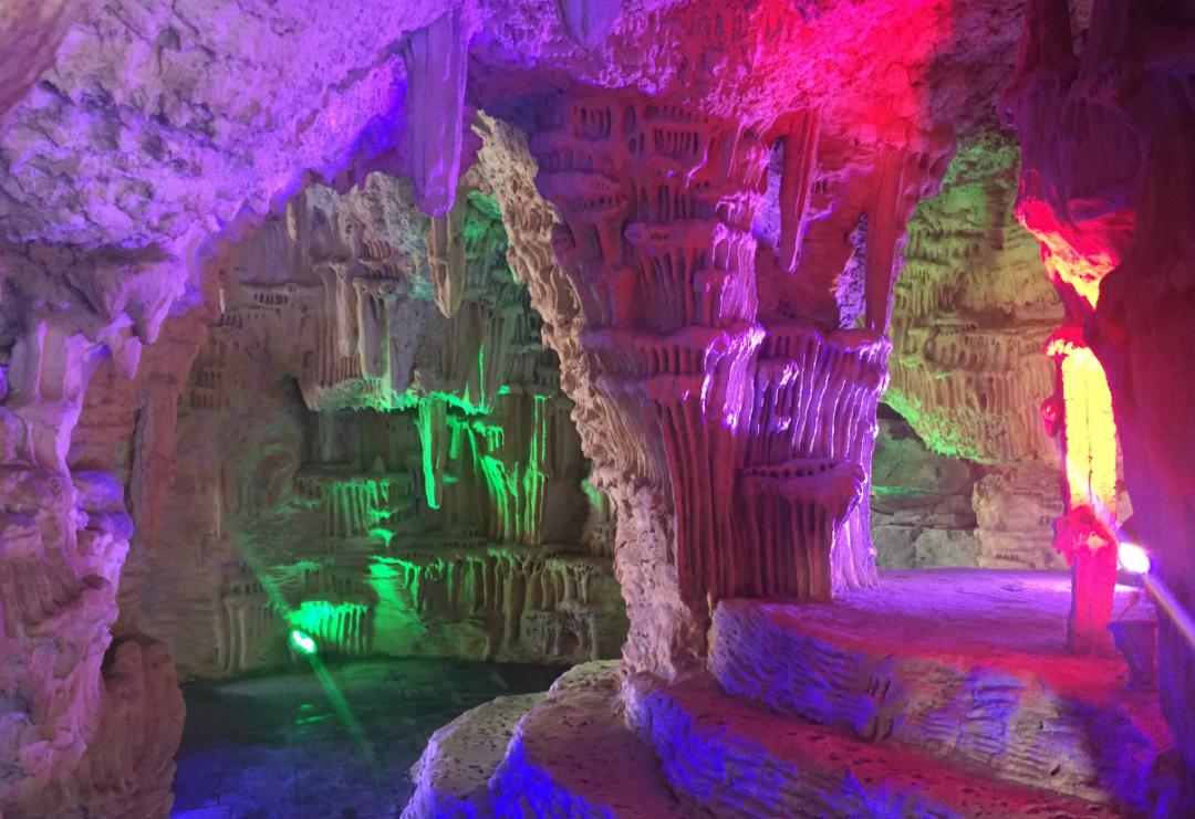 德百温泉旅游小镇正在直播,德百温泉旅游小镇618大促