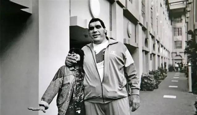 巨人安德雷力气有多大,巨人安德雷视频