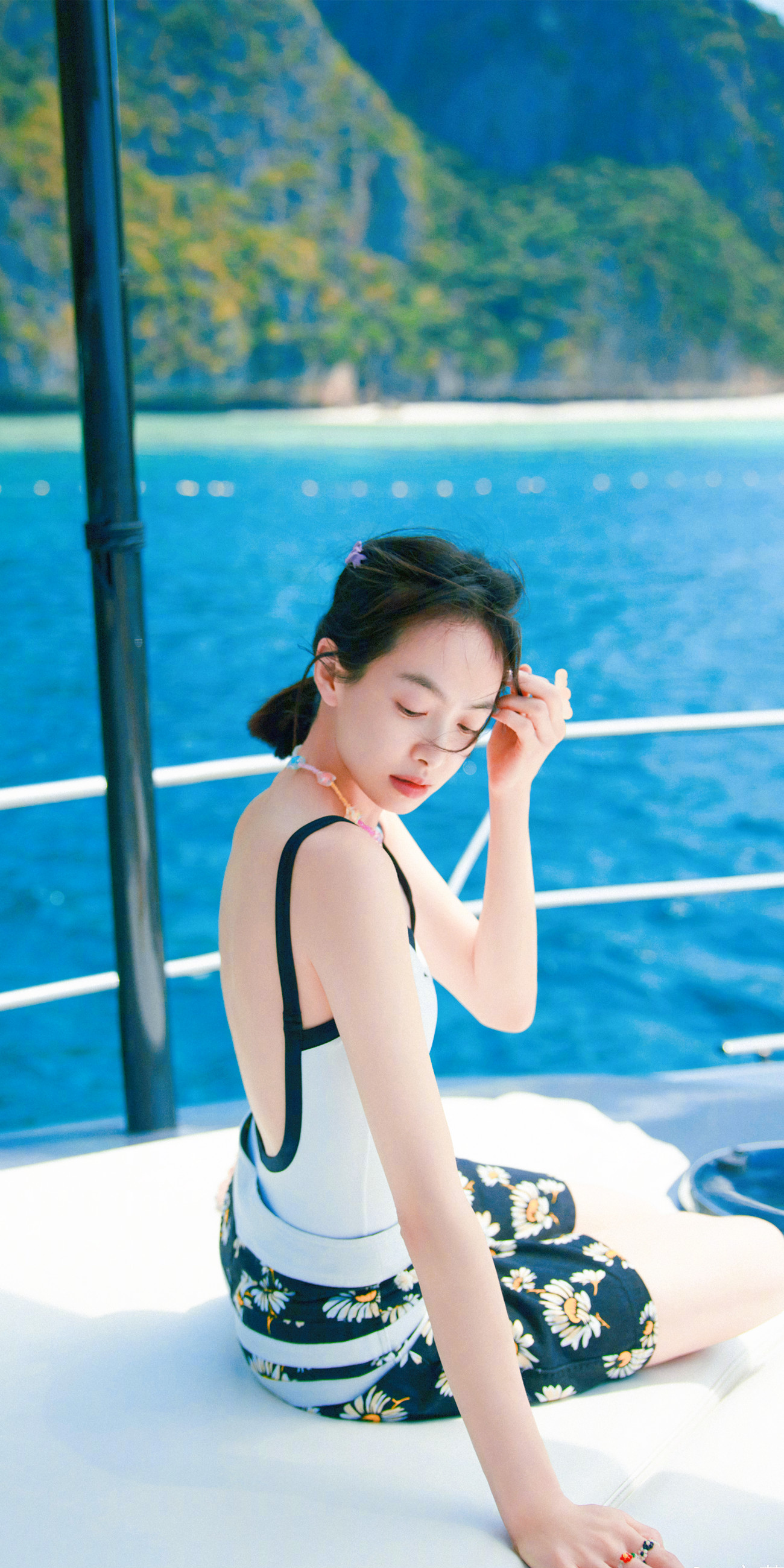 宋茜晒新宫廷风写真,宋茜明朗写真难掩少女心