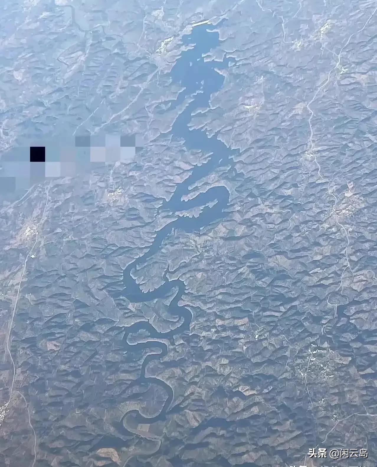 错字标语：悻悻学子，前程似锦，厦大难道欲与北大清华试比高？