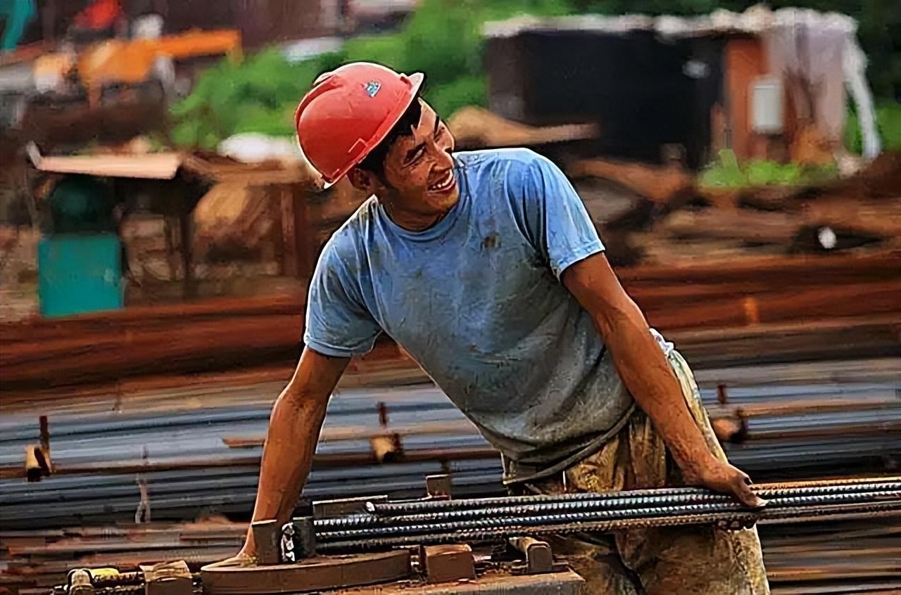 一小伙几十年研究彩票,小伙看破彩票机密一年挣80亿