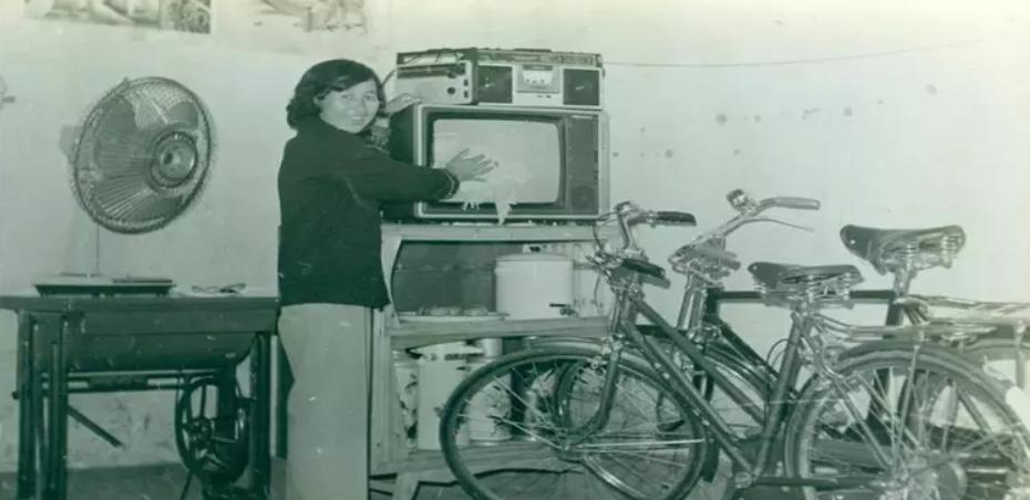 电视机价格为什么下降这么多,电视机价格变化的原因